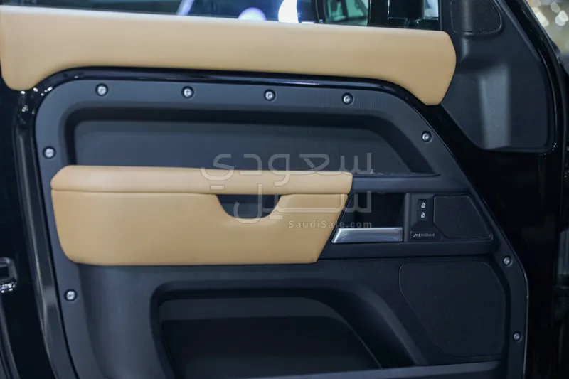 2026 لاند روفر ديفيندر اتش اس اي