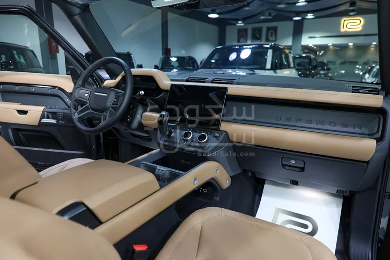 2026 لاند روفر ديفيندر اتش اس اي