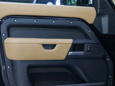 2026 لاند روفر ديفيندر اتش اس اي