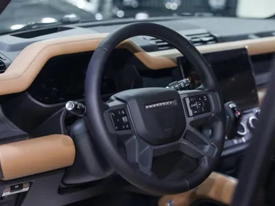 2026 لاند روفر ديفيندر اتش اس اي