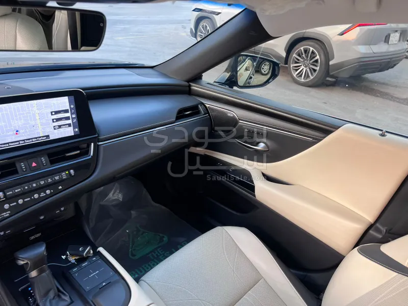 2022 لكزس إي إس 300 هايبرد