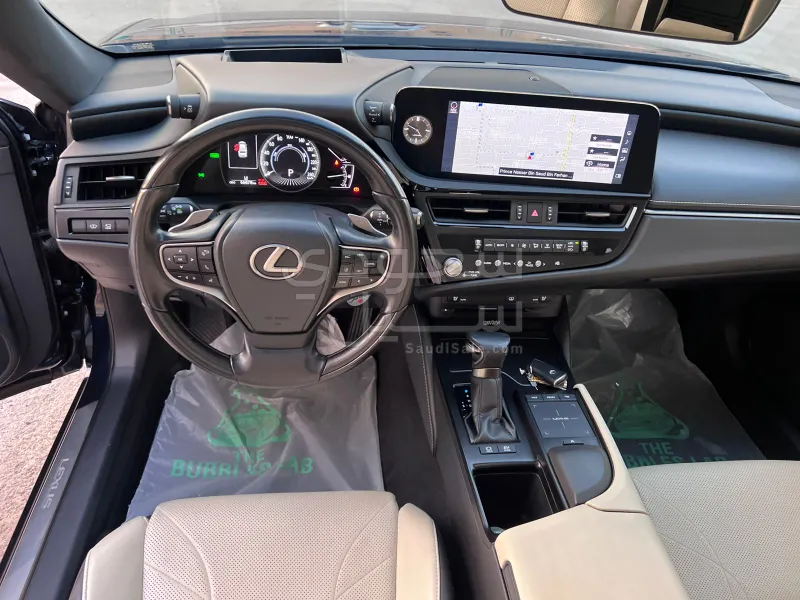 2022 لكزس إي إس 300 هايبرد