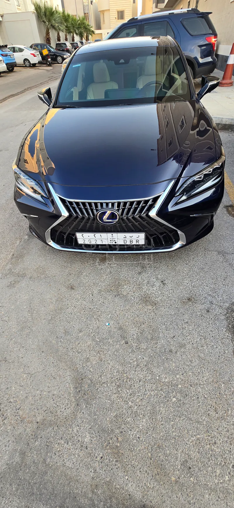2022 لكزس إي إس 300 هايبرد