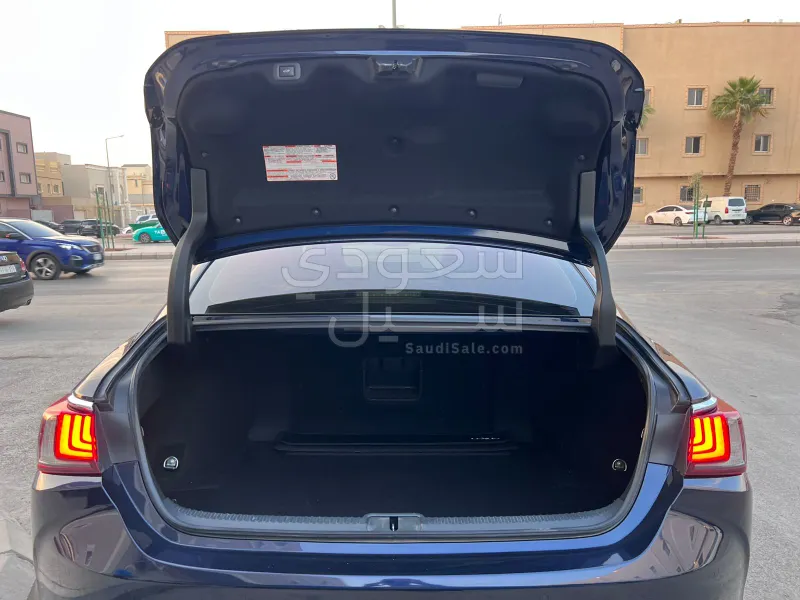 2022 لكزس إي إس 300 هايبرد