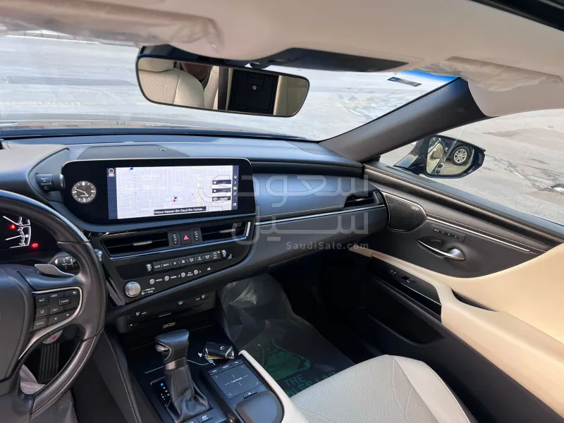 2022 لكزس إي إس 300 هايبرد