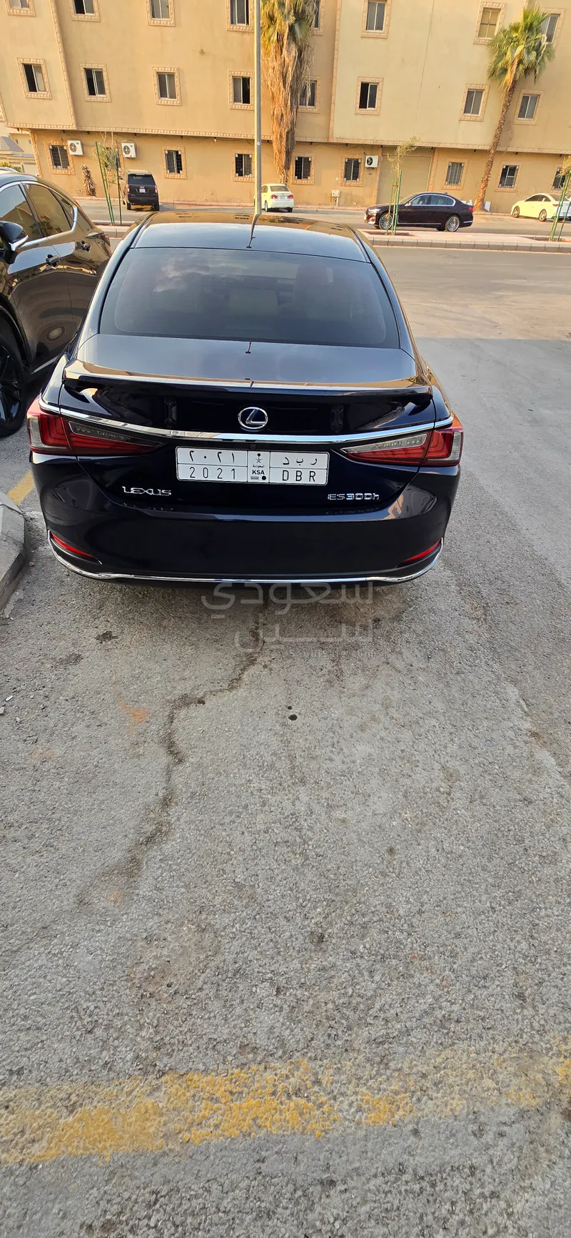 2022 لكزس إي إس 300 هايبرد