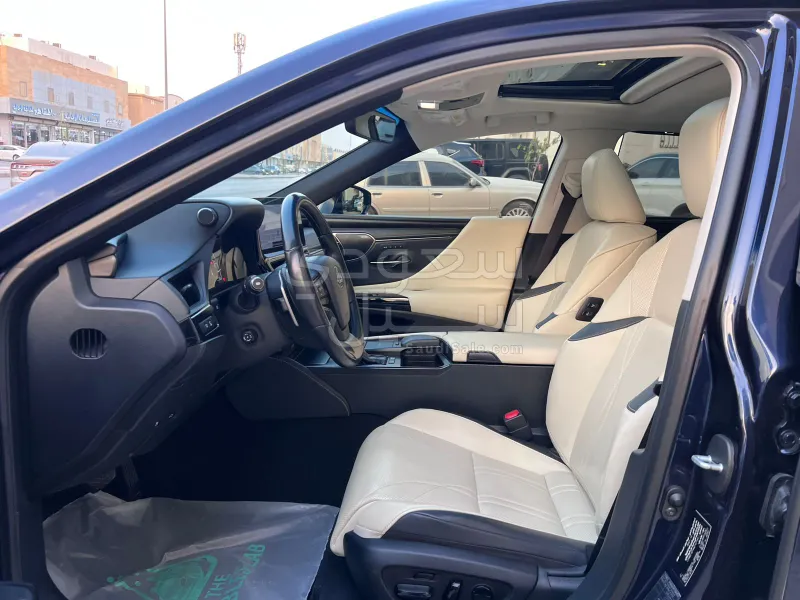 2022 لكزس إي إس 300 هايبرد