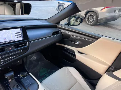 2022 لكزس إي إس 300 هايبرد