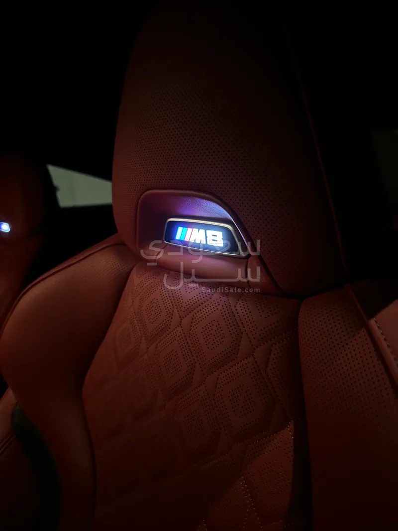 2021 بي ام دبليو الفئة ام إم 8 كومبيتيشن