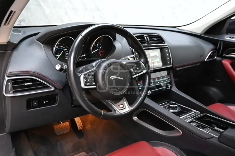 2018 جاكوار اف-بيس ار سبورت