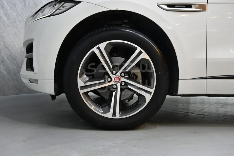 2018 جاكوار اف-بيس ار سبورت