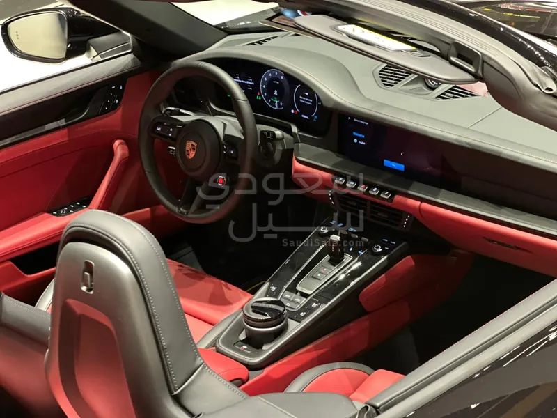 2025 بورش 911 كاريرا 4 جي تي اس