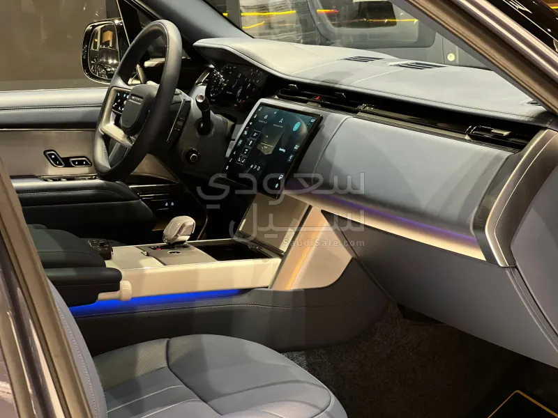 2025 لاند روفر رينج روفر اس في اوتوبيوغرافي