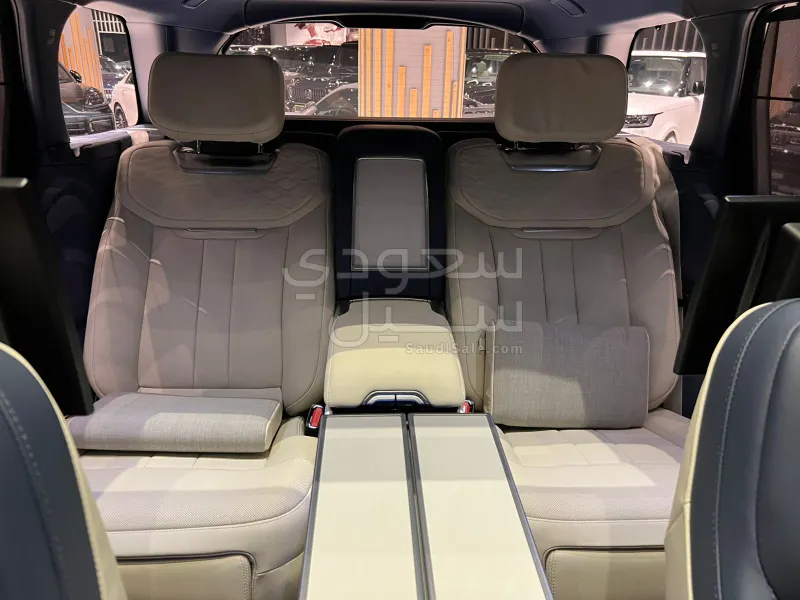 2025 لاند روفر رينج روفر اس في اوتوبيوغرافي