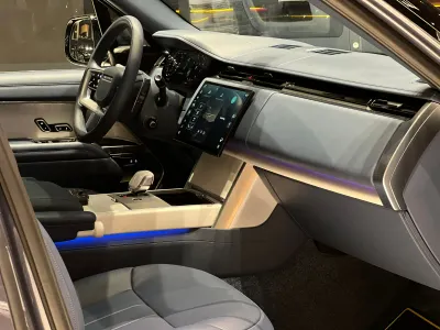 2025 لاند روفر رينج روفر اس في اوتوبيوغرافي