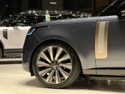 2025 لاند روفر رينج روفر اس في اوتوبيوغرافي