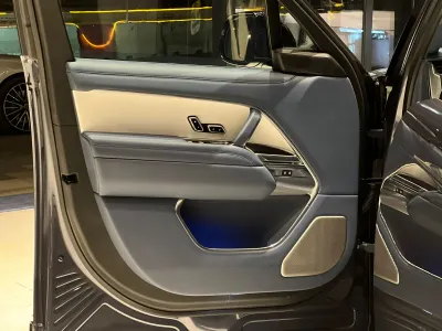 2025 لاند روفر رينج روفر اس في اوتوبيوغرافي