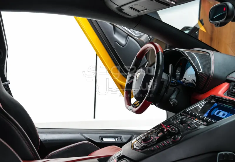 2018 لمبرجيني افنتادور اس