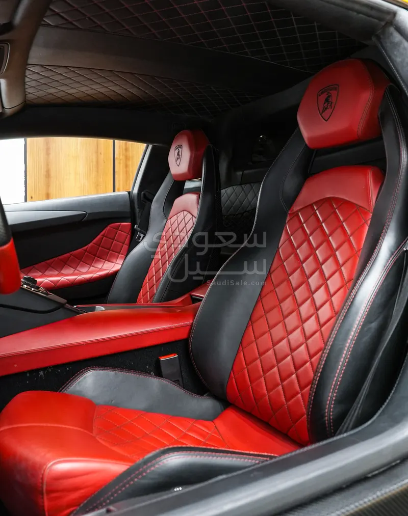 2018 لمبرجيني افنتادور اس