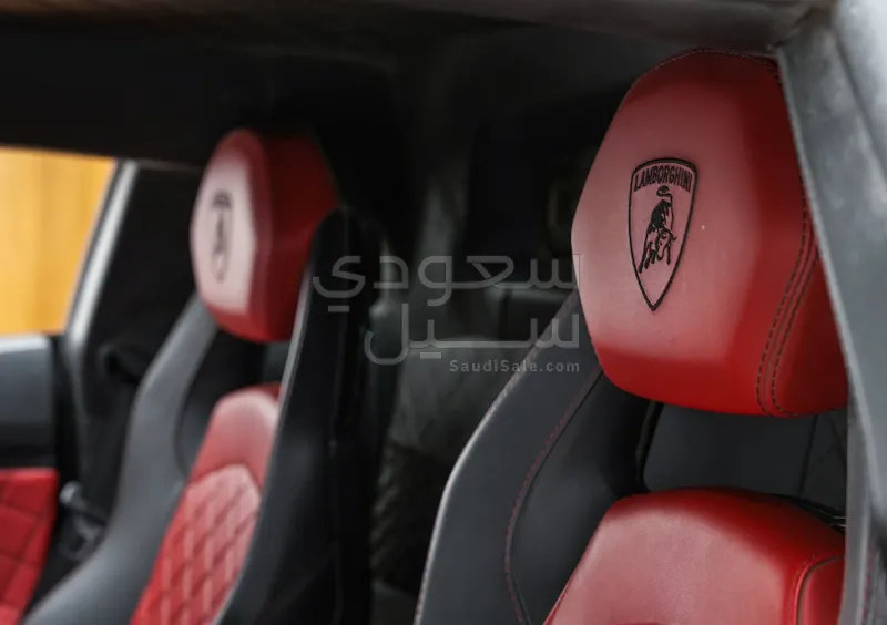 2018 لمبرجيني افنتادور اس