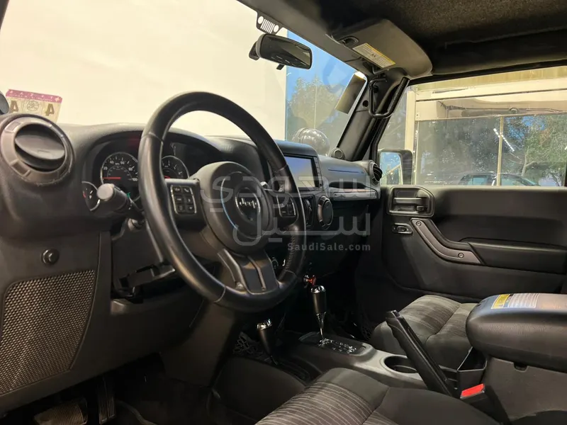 2012 جييب رانجلر صحارى