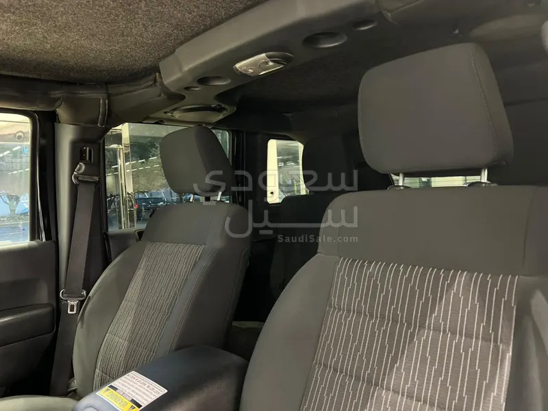 2012 جييب رانجلر صحارى