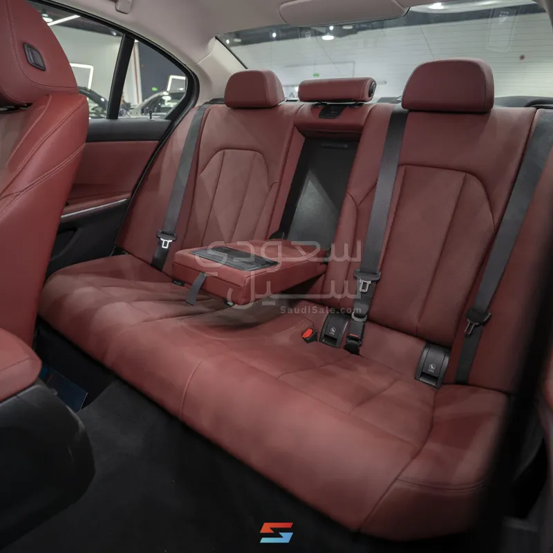 2025 بي ام دبليو الفئة الثالثة 318 أي