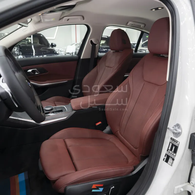 2025 بي ام دبليو الفئة الثالثة 318 أي