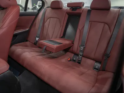 2025 بي ام دبليو الفئة الثالثة 318 أي