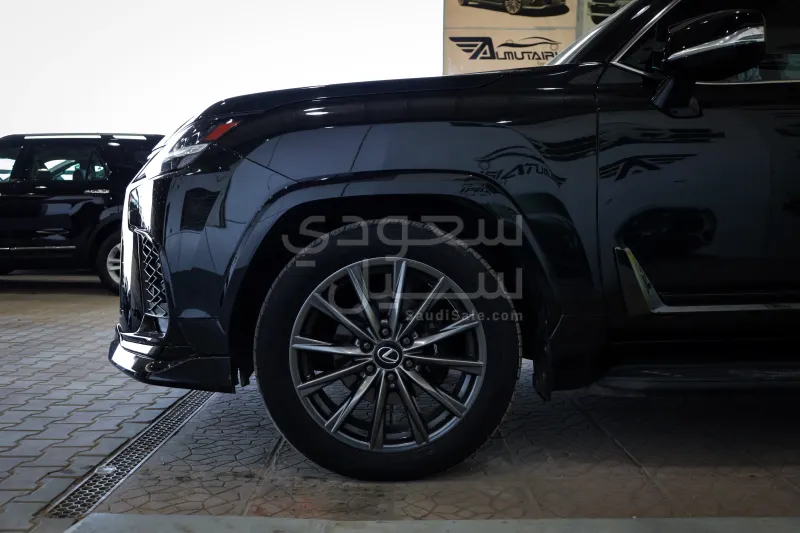 2024 لكزس إل إكس 600 إف