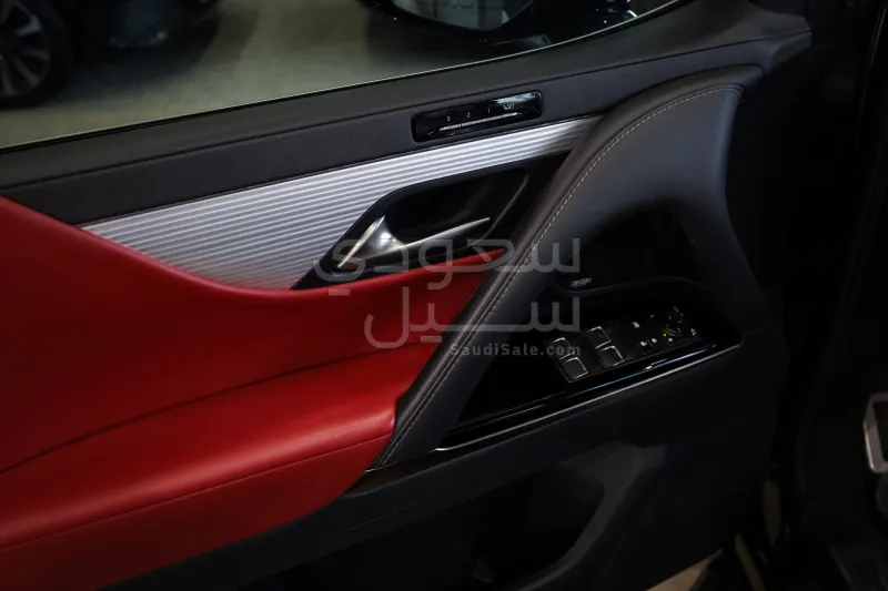 2024 لكزس إل إكس 600 إف