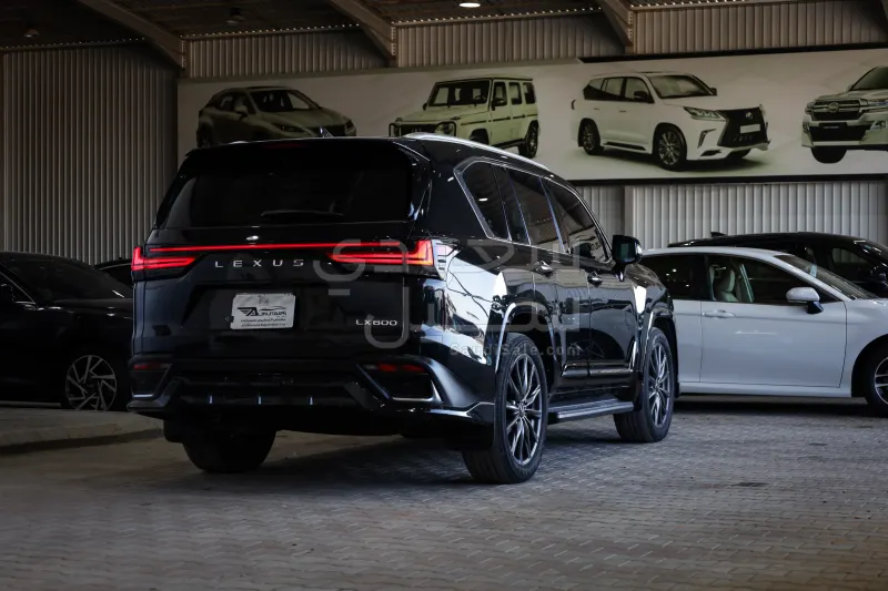 2024 لكزس إل إكس 600 إف