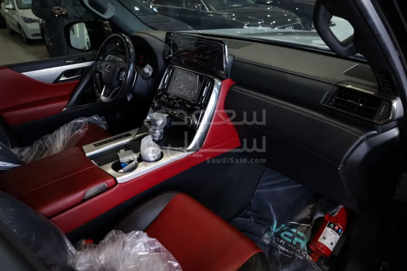 2024 لكزس إل إكس 600 إف