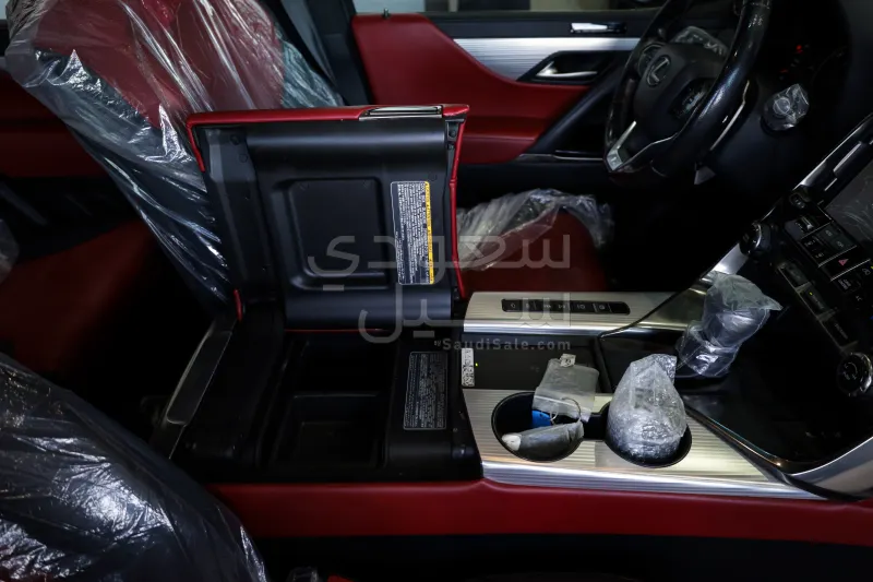 2024 لكزس إل إكس 600 إف