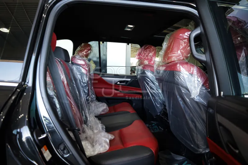 2024 لكزس إل إكس 600 إف