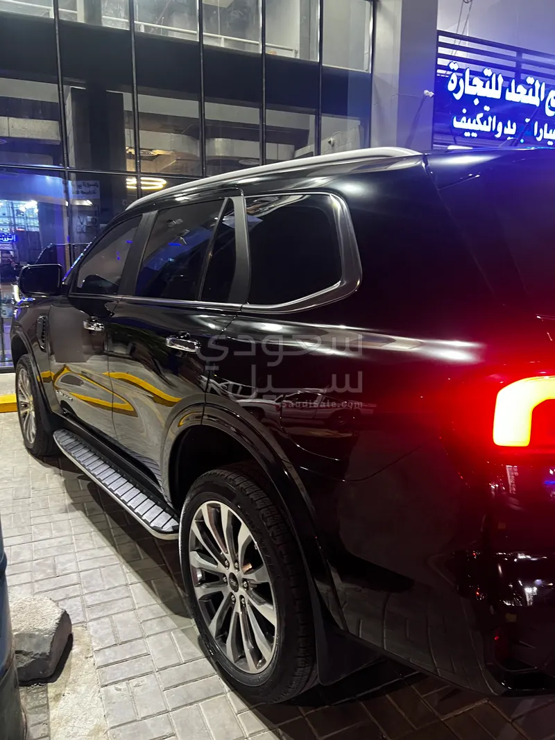 2025 فورد ايفرست اكس ال تي