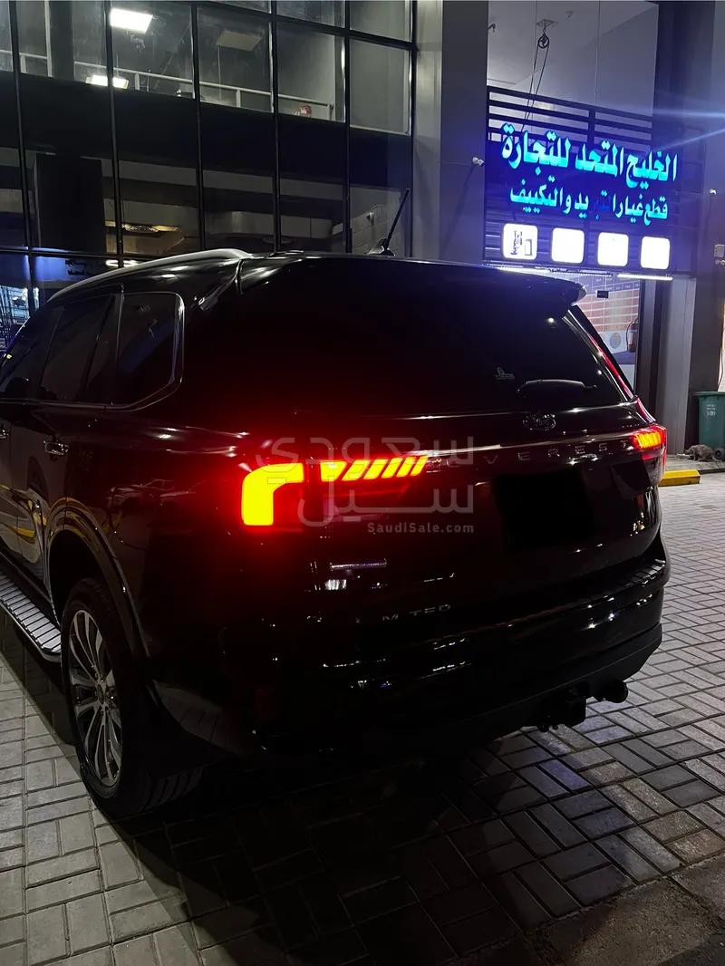 2025 فورد ايفرست اكس ال تي