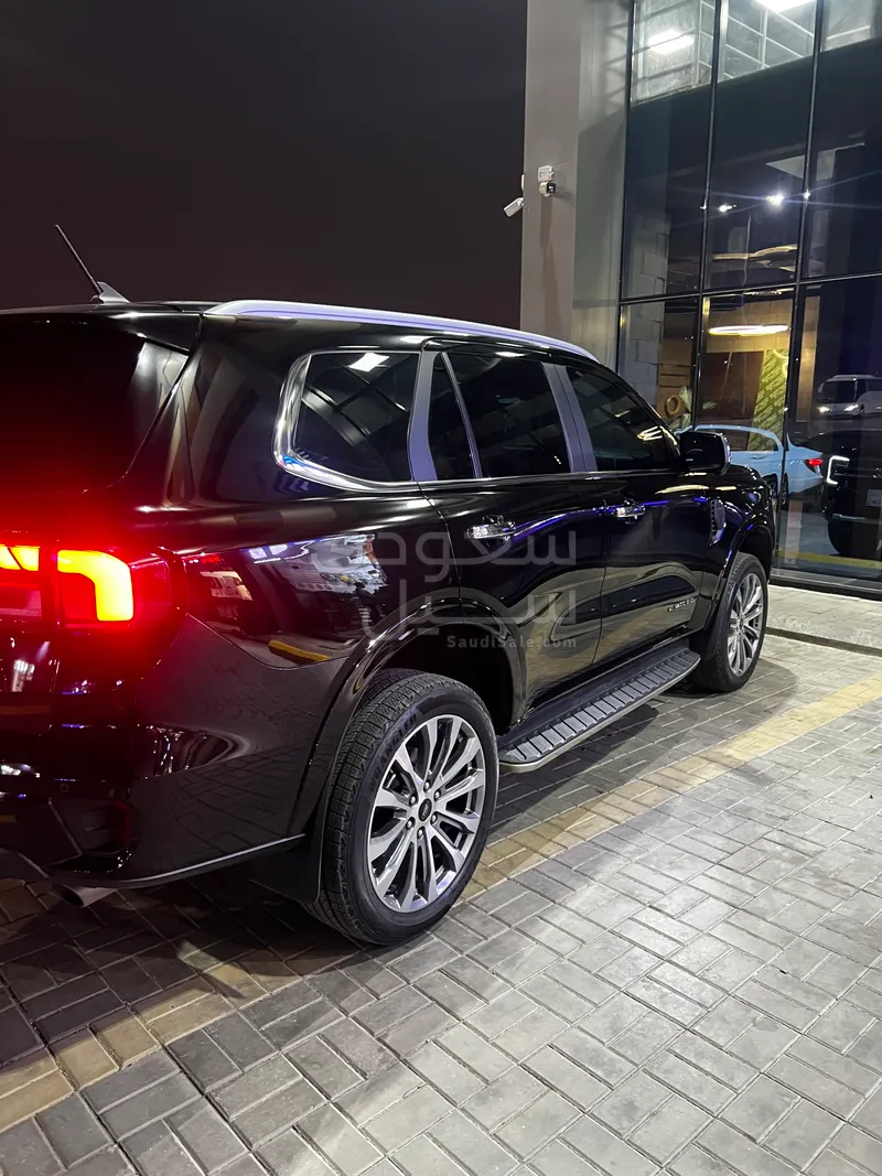 2025 فورد ايفرست اكس ال تي