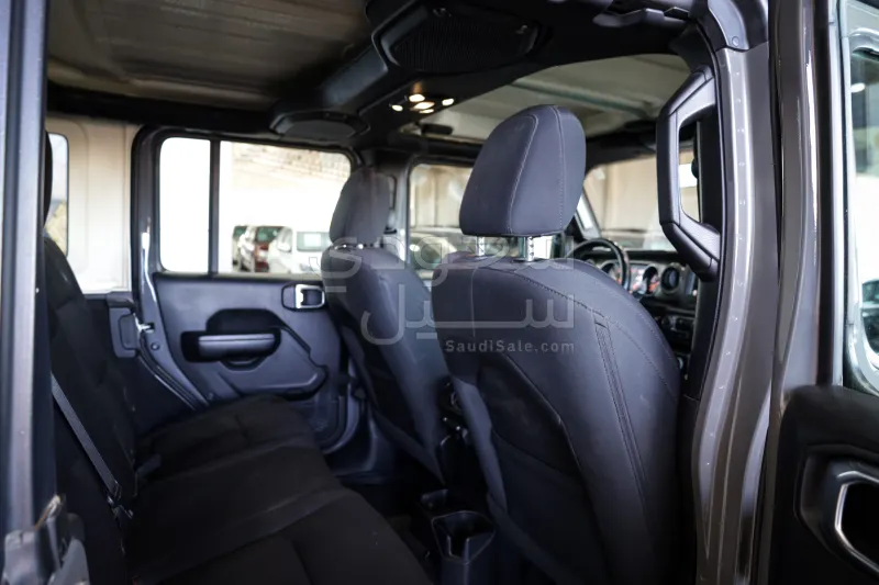 2021 جييب رانجلر سبورت