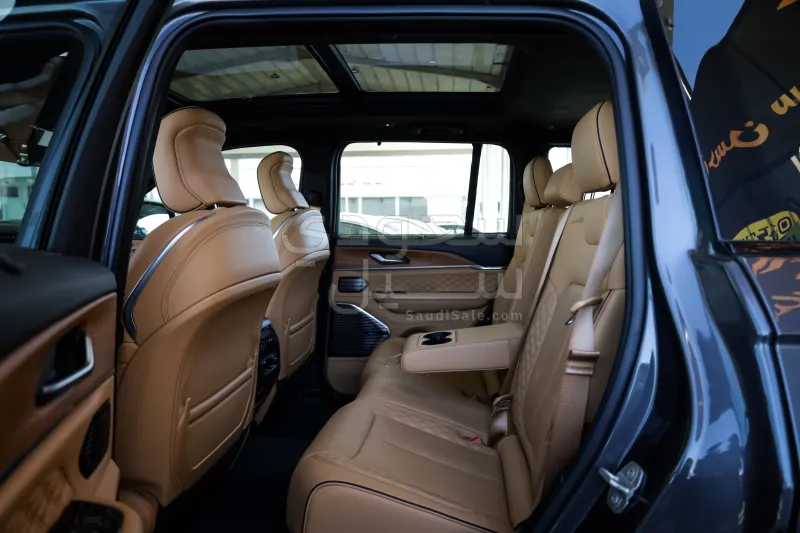 2023 جييب جراند شيروكي ساميت