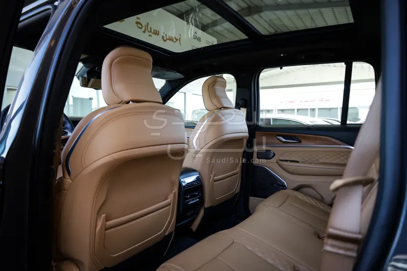 2023 جييب جراند شيروكي ساميت