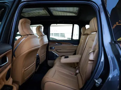 2023 جييب جراند شيروكي ساميت