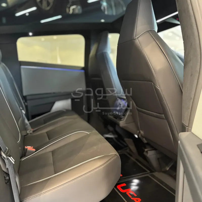 2025 تيسلا سايبر تراك