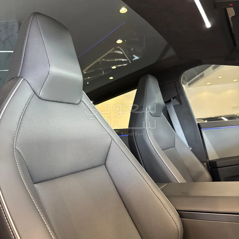 2025 تيسلا سايبر تراك