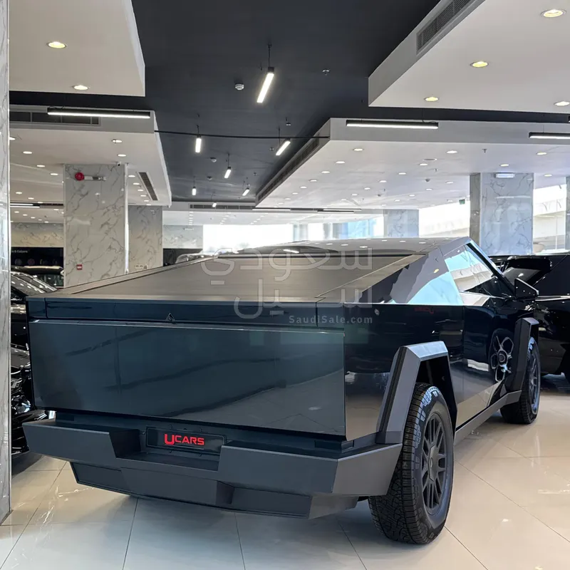 2025 تيسلا سايبر تراك