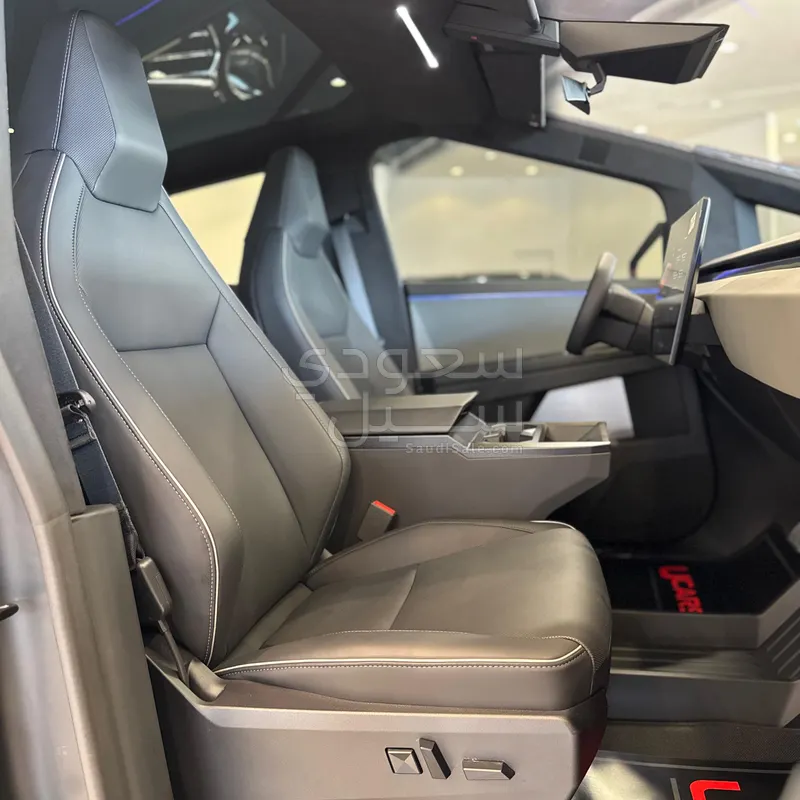 2025 تيسلا سايبر تراك