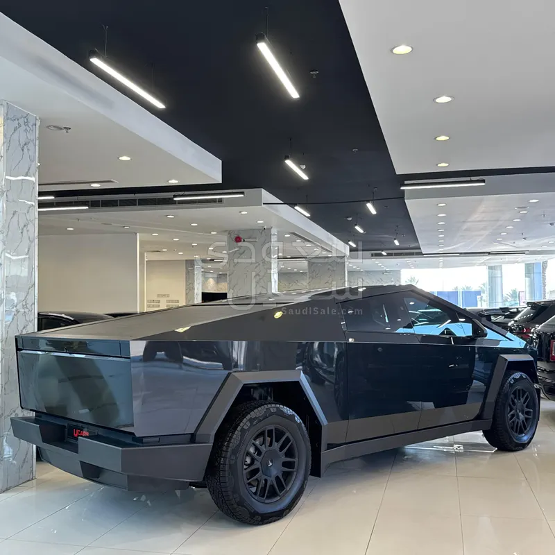 2025 تيسلا سايبر تراك