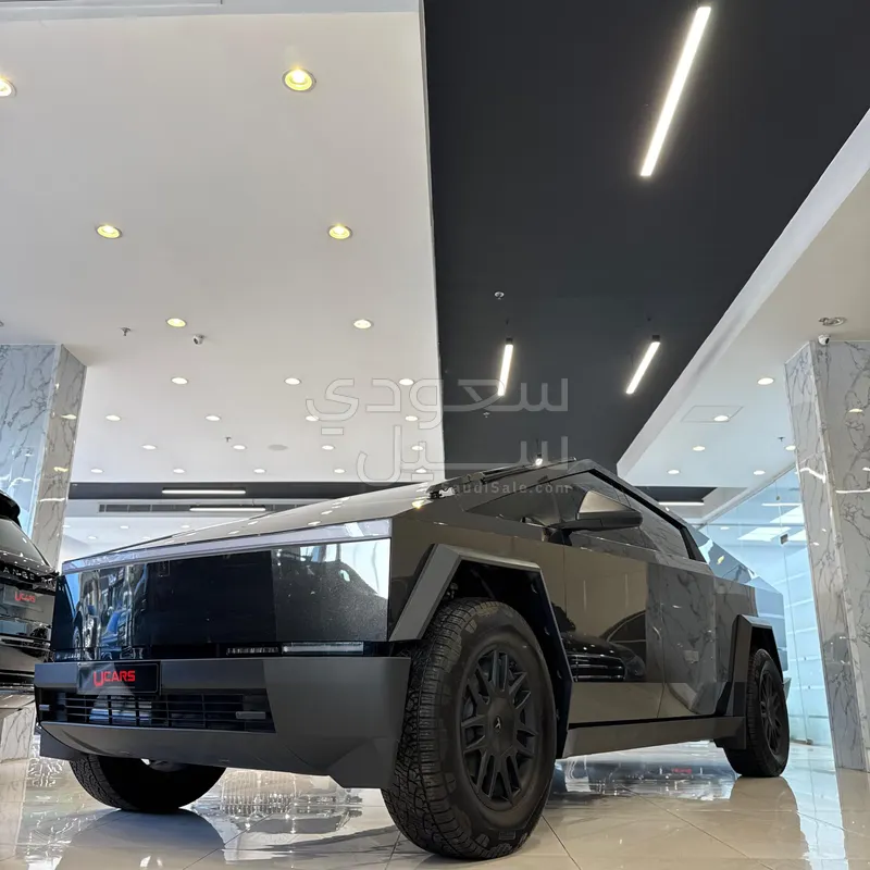 2025 تيسلا سايبر تراك