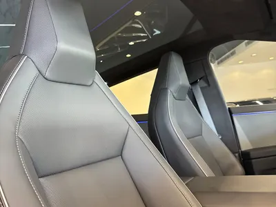 2025 تيسلا سايبر تراك