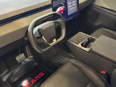 2025 تيسلا سايبر تراك